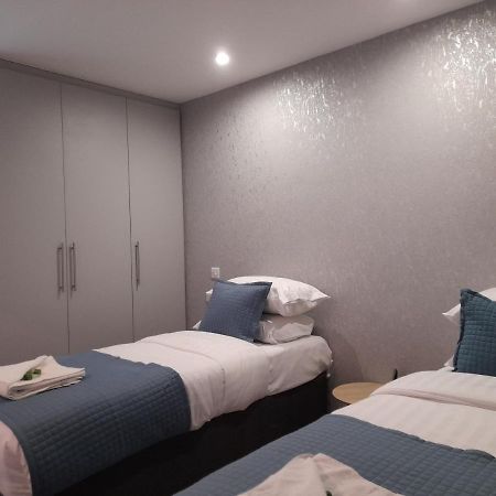 Apartments Heathrow - Hounslow Cranford エクステリア 写真
